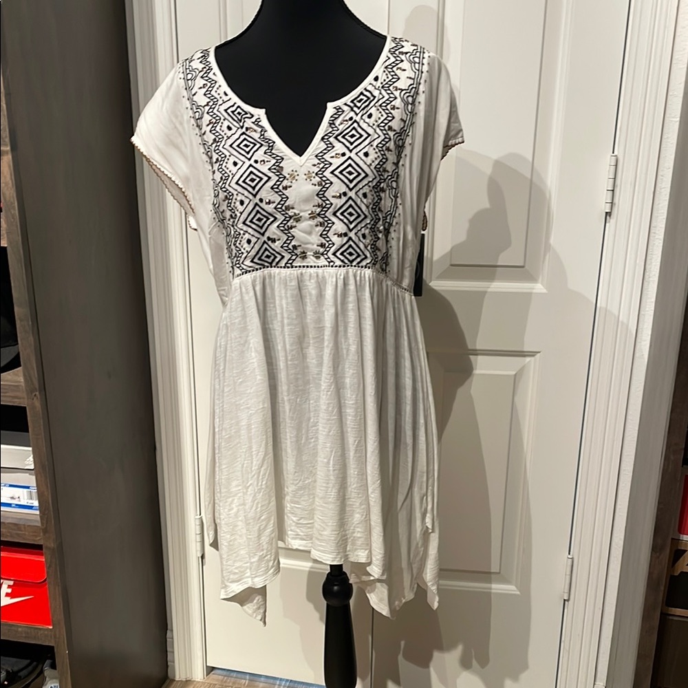 A Pea in the Pod Cream Asymmetrical Cap Sleeve Tunic (A)